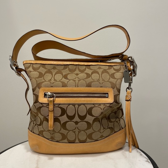 Coach Cross Body Classic Tan Bag - Picture 2 of 4